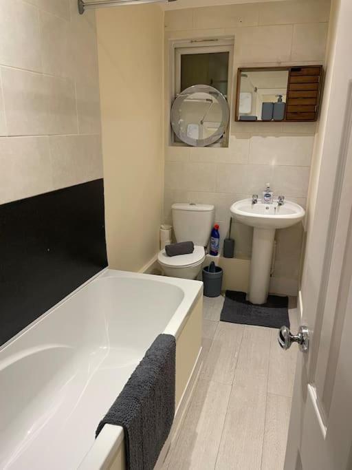 Apartamento Flat 3 Meadow View Cozy Getaway Hurst Exterior foto